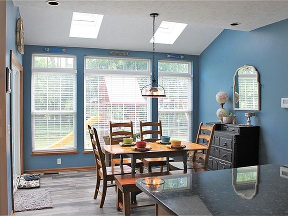 5th image of 200 Bridgehampton Dr