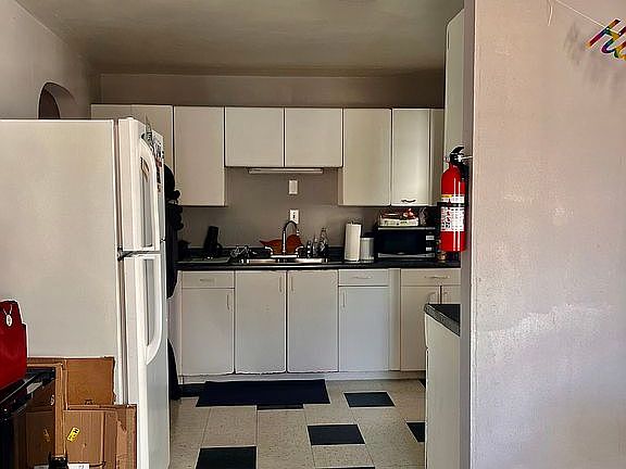 3rd image of 914 S Henderson St #1