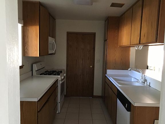 2nd image of 1444 N Barranca Ave