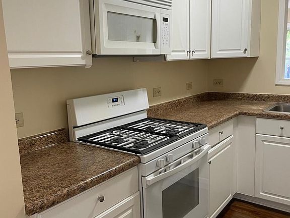 4th image of 1126 Barberry Ln