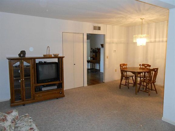 4th image of 85 Schroder Ln #16