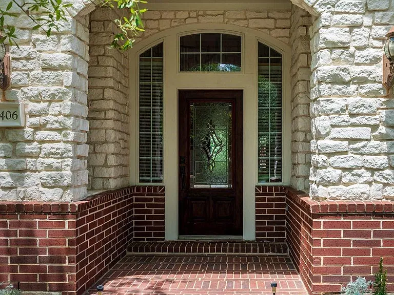 12406 Santiago Cove Ln — Photo 2