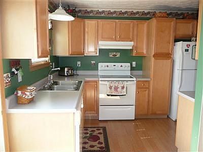 2nd image of 125 Sandhurst St
