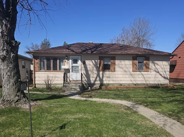 810 10th Ave SE, Jamestown, ND 58401