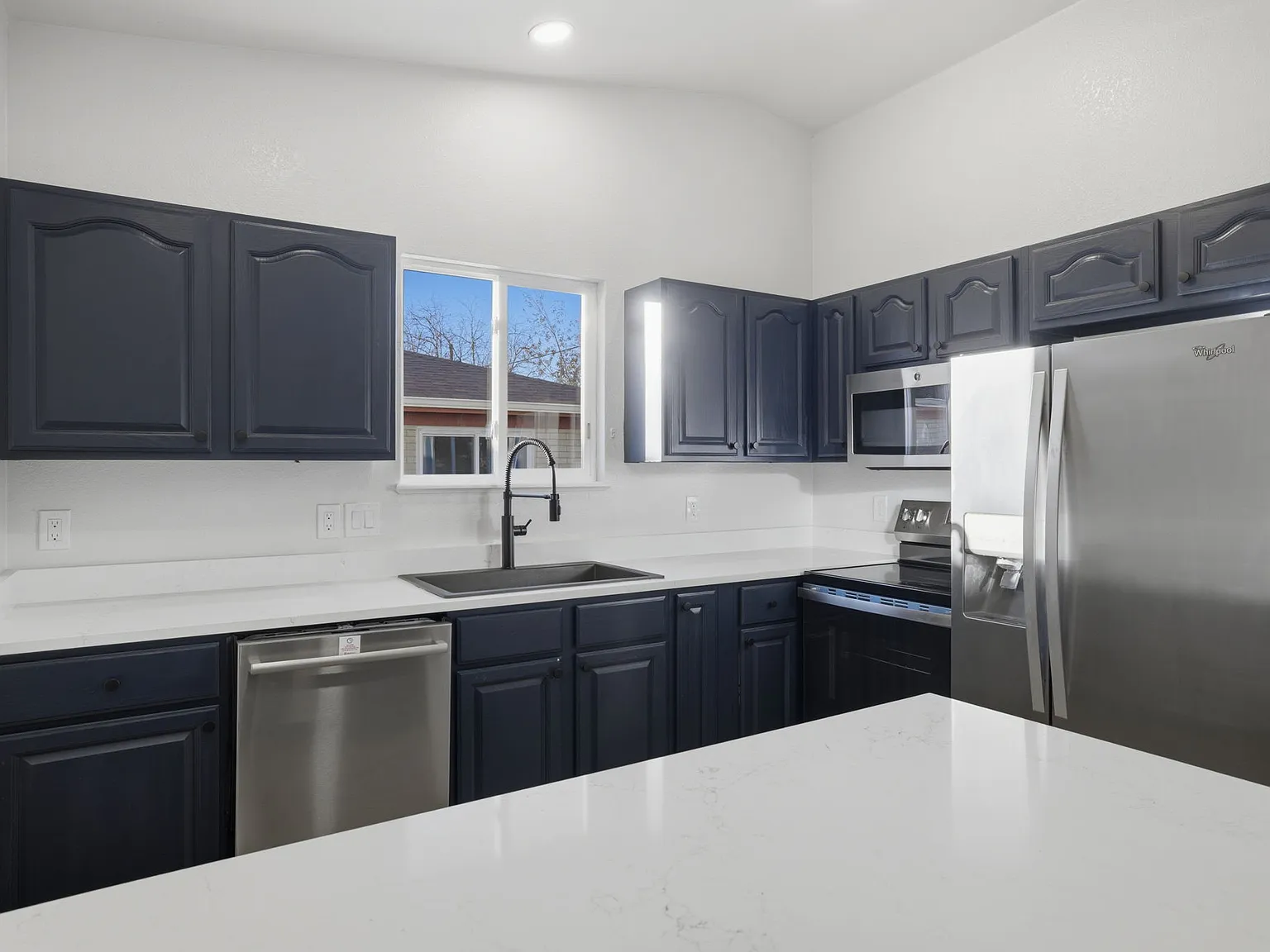 7 bed, 2700 sqft, $800 — Photo 3