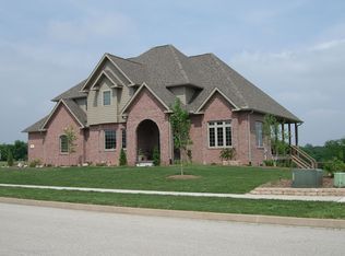 1513 Timber Rail Dr, Washington, IL 61571