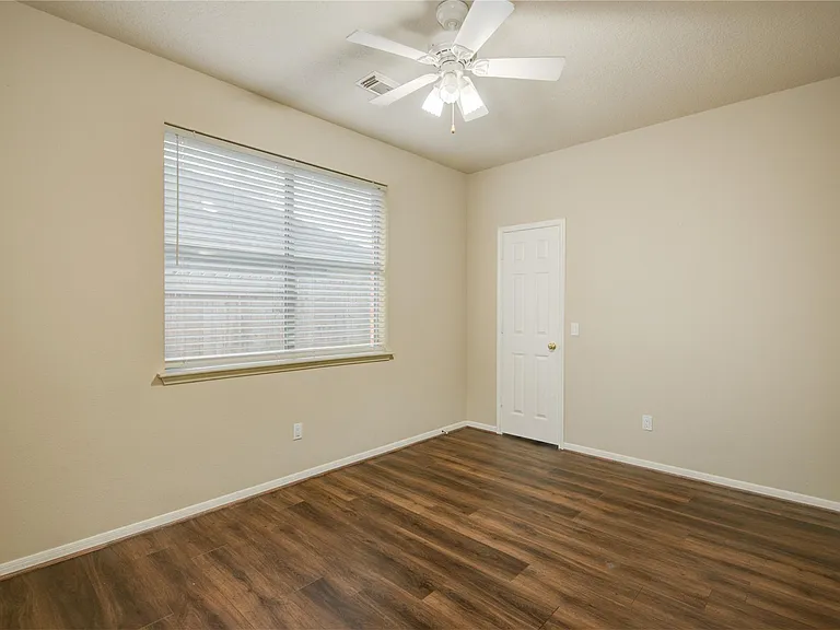 18422 Auburn Woods Dr — Photo 31