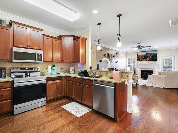2nd image of 1226 Braybrooke Pl
