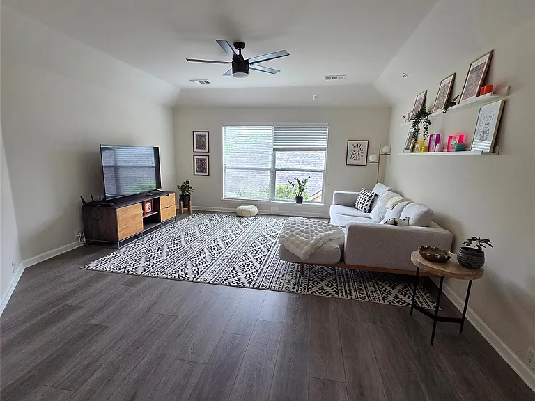 8208 Endeavor Cir — Photo 16