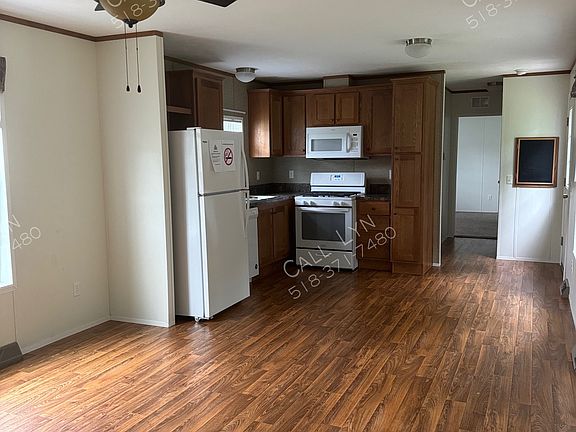 2nd image of 12 Halfmoon Cir