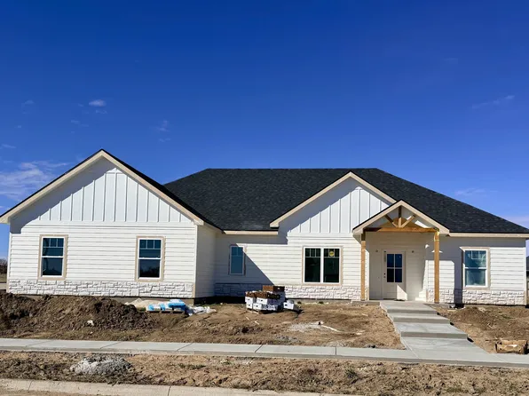 2210 Huntwood Dr, Salina, KS 67401