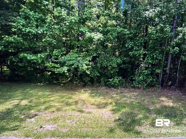 1651 E Laurel St, Atmore, AL 36502