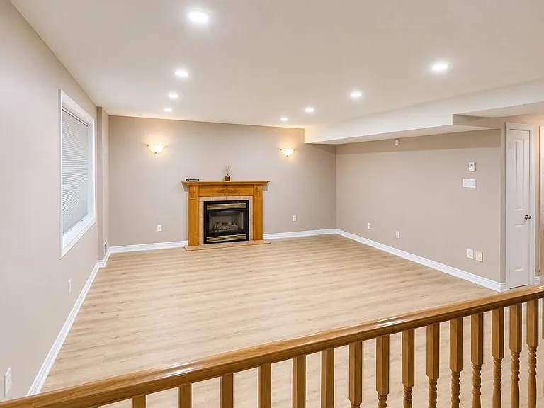 17 Jean Anderson Cres #LOWER — Photo 9