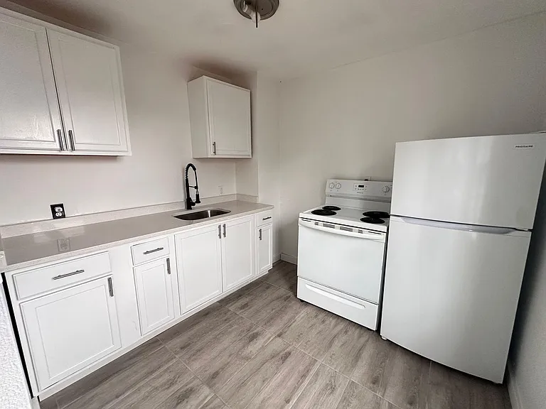 132 Charles St — Photo 8