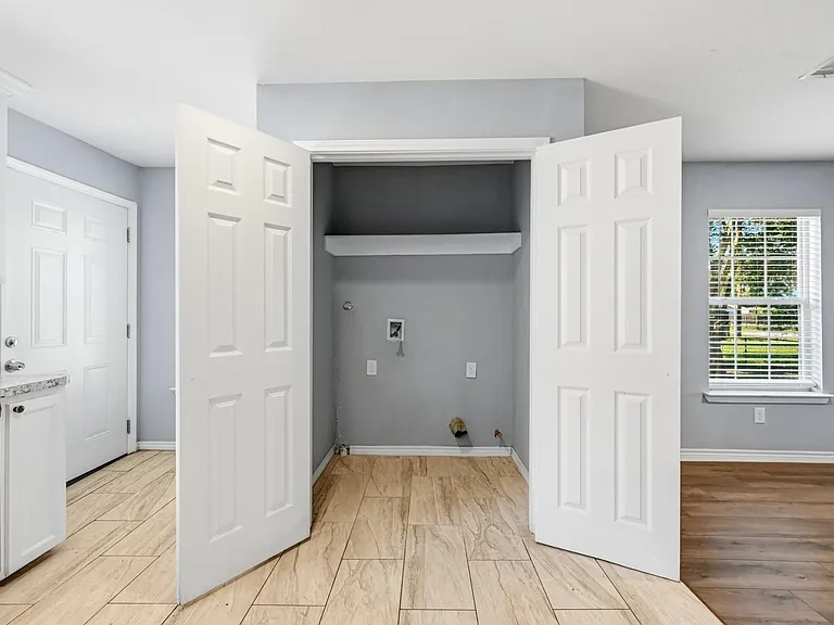 5800 Los Angeles St — Photo 10