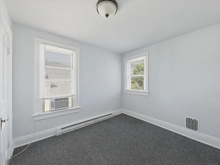 324 W Church St — Photo 31