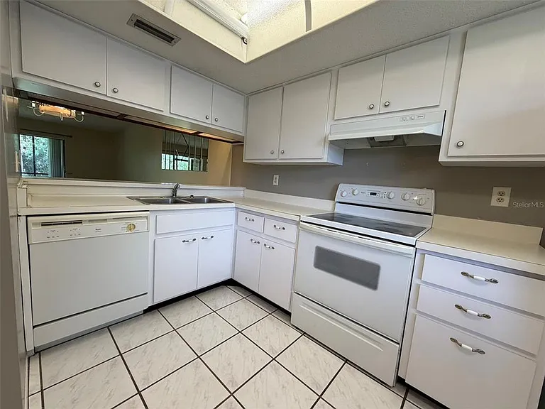 109 Nancy Dr — Photo 5