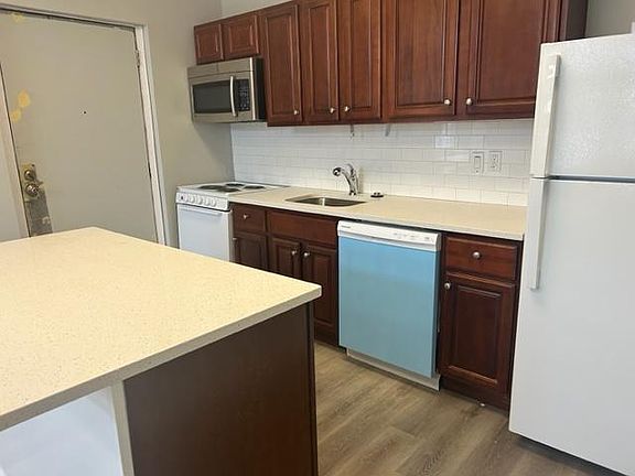 2nd image of 5098 Walnut St #A101