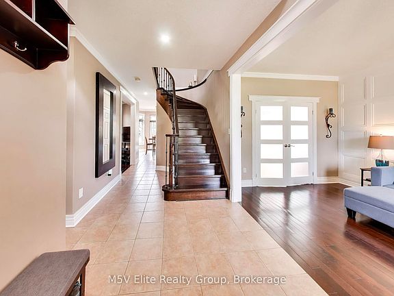 3rd image of 189 Churchill Rd S