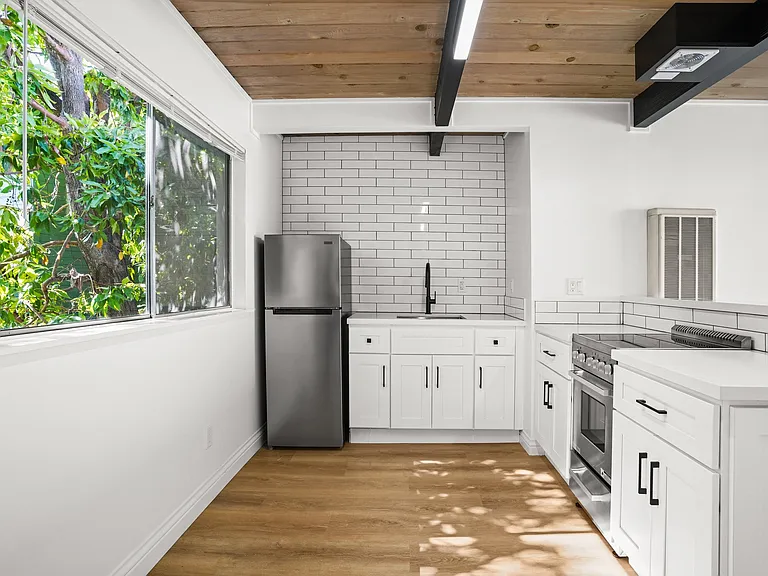 2030 Cedar St #6 — Photo 7