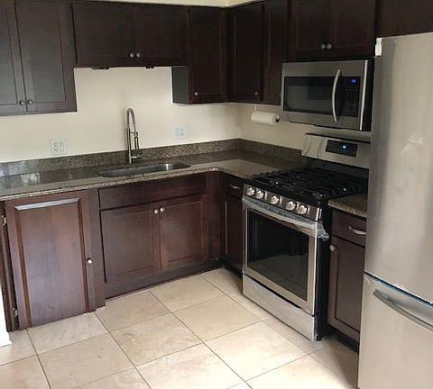 4th image of 2968 Buckingham Ave