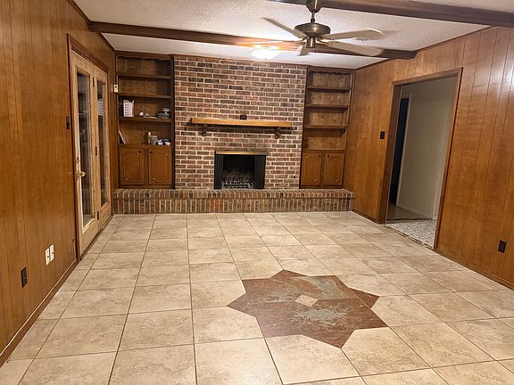 2nd image of 2101 Botts Dr