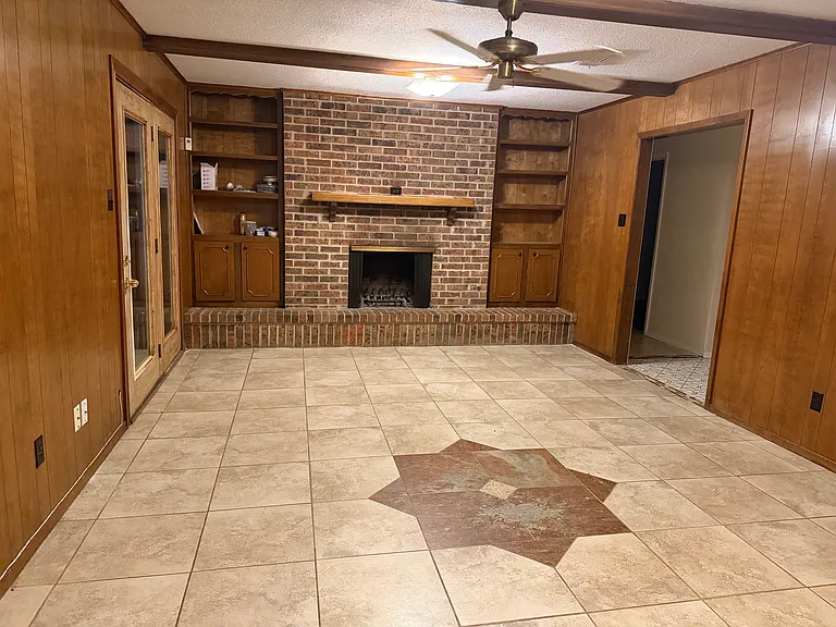 2101 Botts Dr — Photo 2