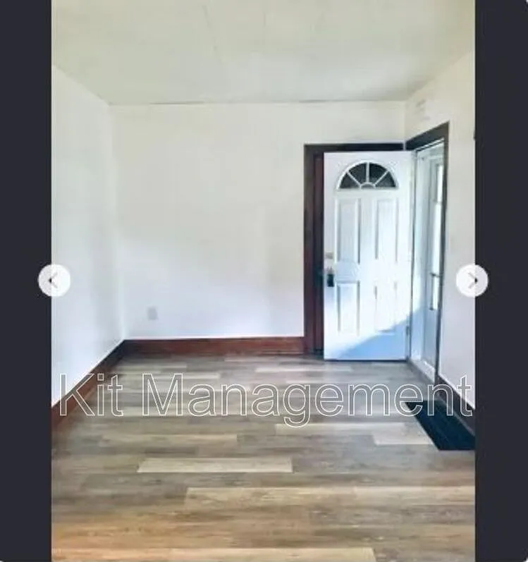 Charming 2-Bed Bungalow with Garage & Yard on Atlantic Ave Toledo's Best Value! — Photo 4