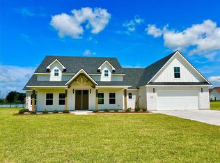 839 Oak Ridge Dr, Angleton, TX 77515