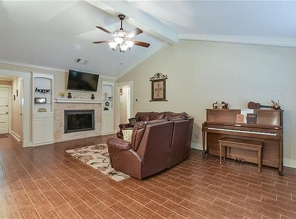 2nd image of 2714 Mintwood Pl