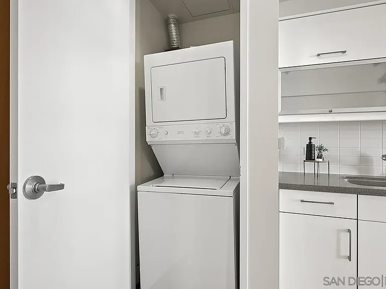 350 W Ash St #1006 — Photo 19