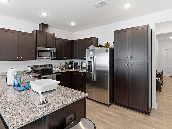 5th image of 2618 Grey Wolf Ln