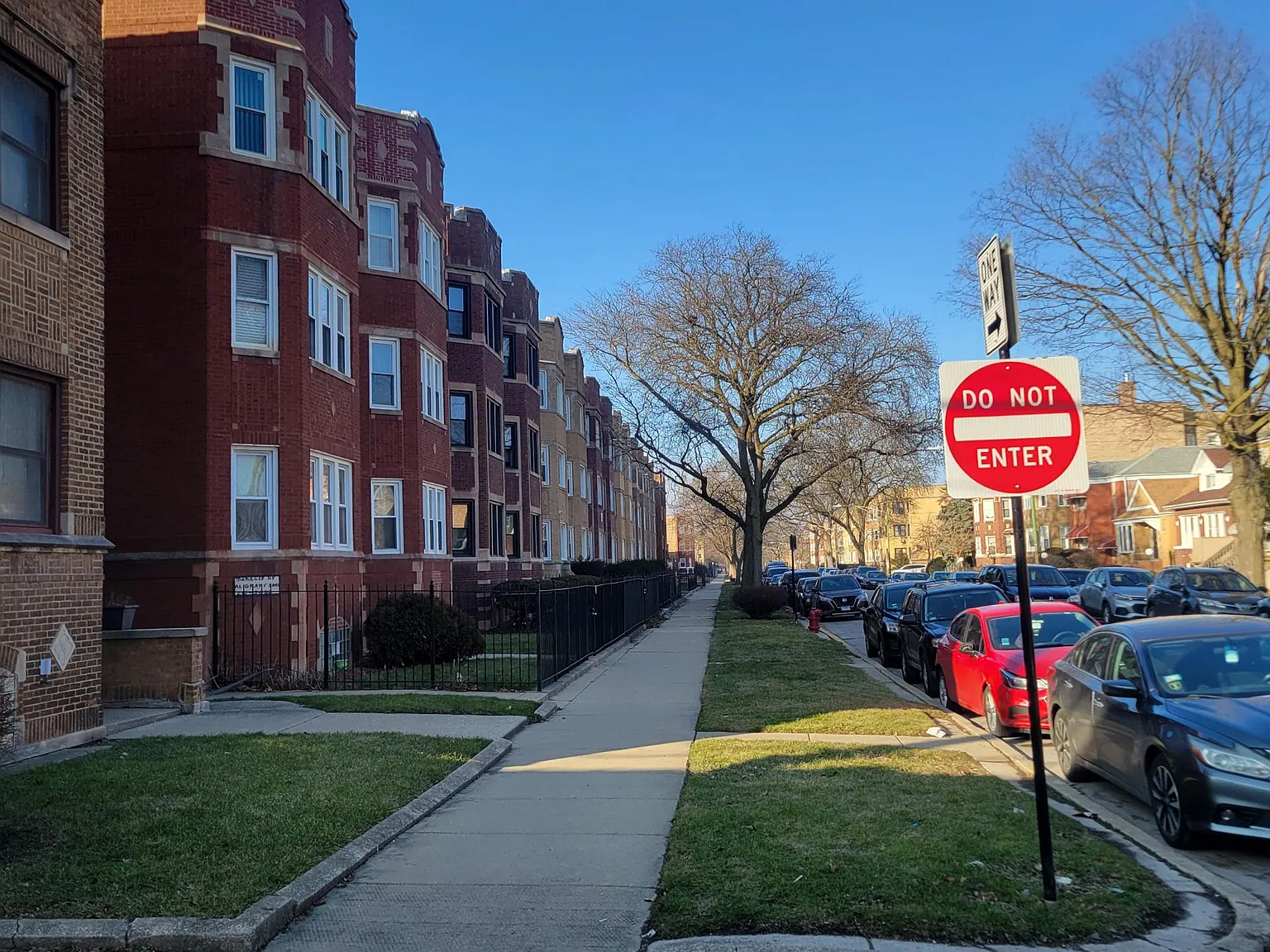 3 bed, 1100 sqft, $1,700 — Photo 2