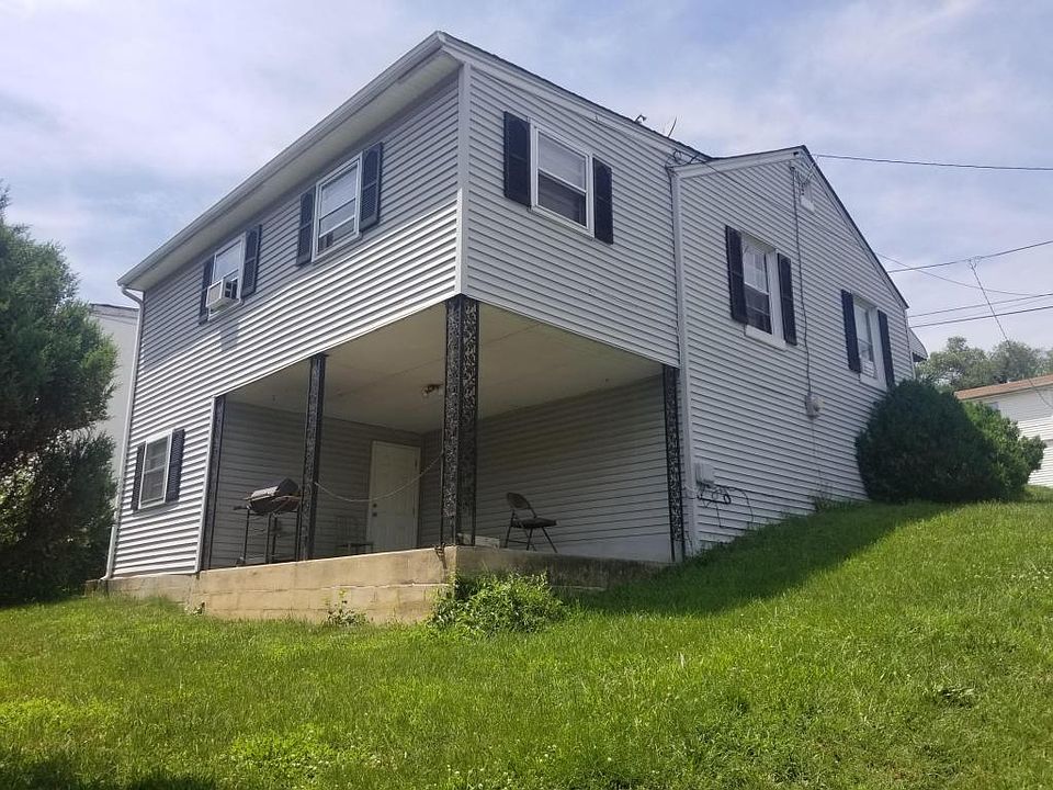 2nd image of 806 Hanover Ave NW