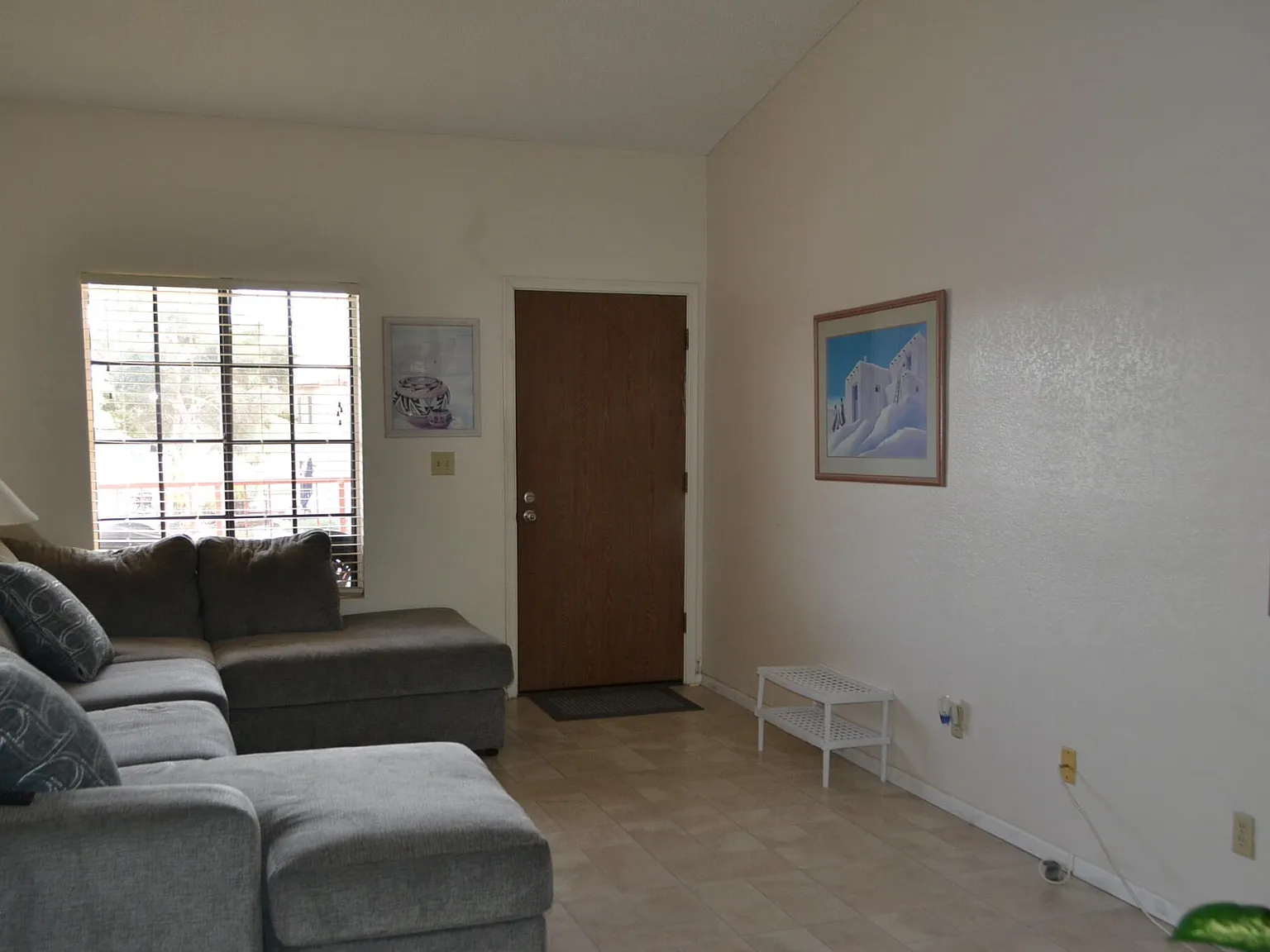 455 Delaware Dr — Photo 3
