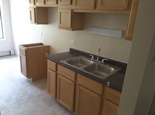 5202 W Madison St #302, Chicago, IL 60644