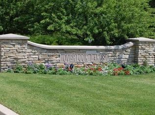 8883 Woodbridge Dr #8883, Greendale, WI 53129