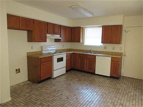2nd image of 16750 Espinosa Dr