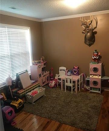 5th image of 1960 Smallville Ln