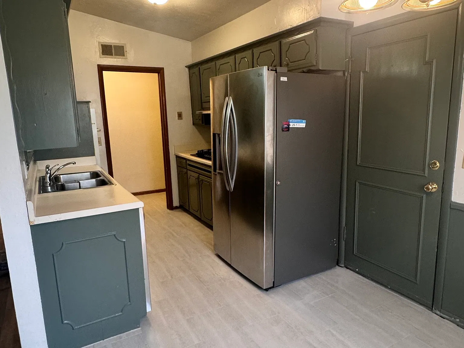 3 bed, 1.5 bath, 1075 sqft, $1,300 — Photo 3