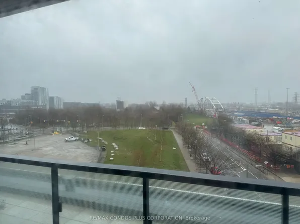180 Mill St S #S605, Toronto, ON M5A 1T8