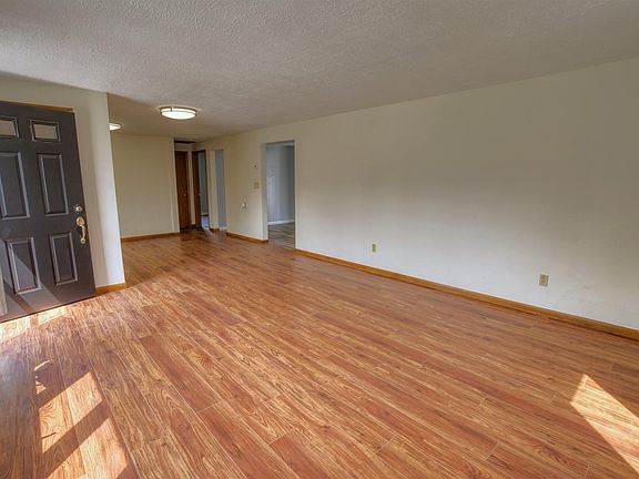 5th image of 21 Sherry Ln
