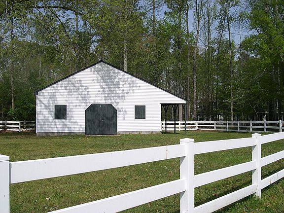 barn for 2-3 horses
