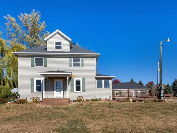 7427 N Main St, East Dubuque, IL 61025