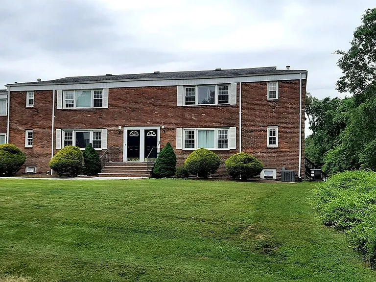 10 Stanford Dr #3A — Photo 1