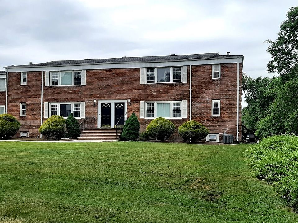 1st image of 10 Stanford Dr APT 3A