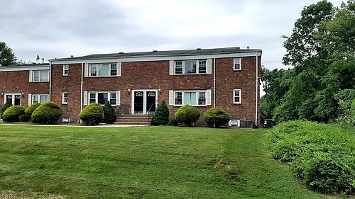 10 Stanford Dr #3A Photo 1