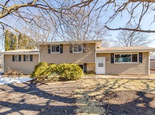 73 S Beck Rd, Lindenhurst, IL 60046