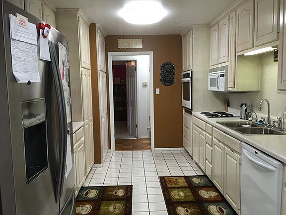 4th image of 4915 Clover Ave