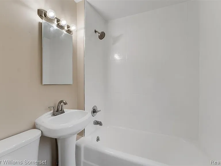 24646 Tuscany Ave — Photo 15